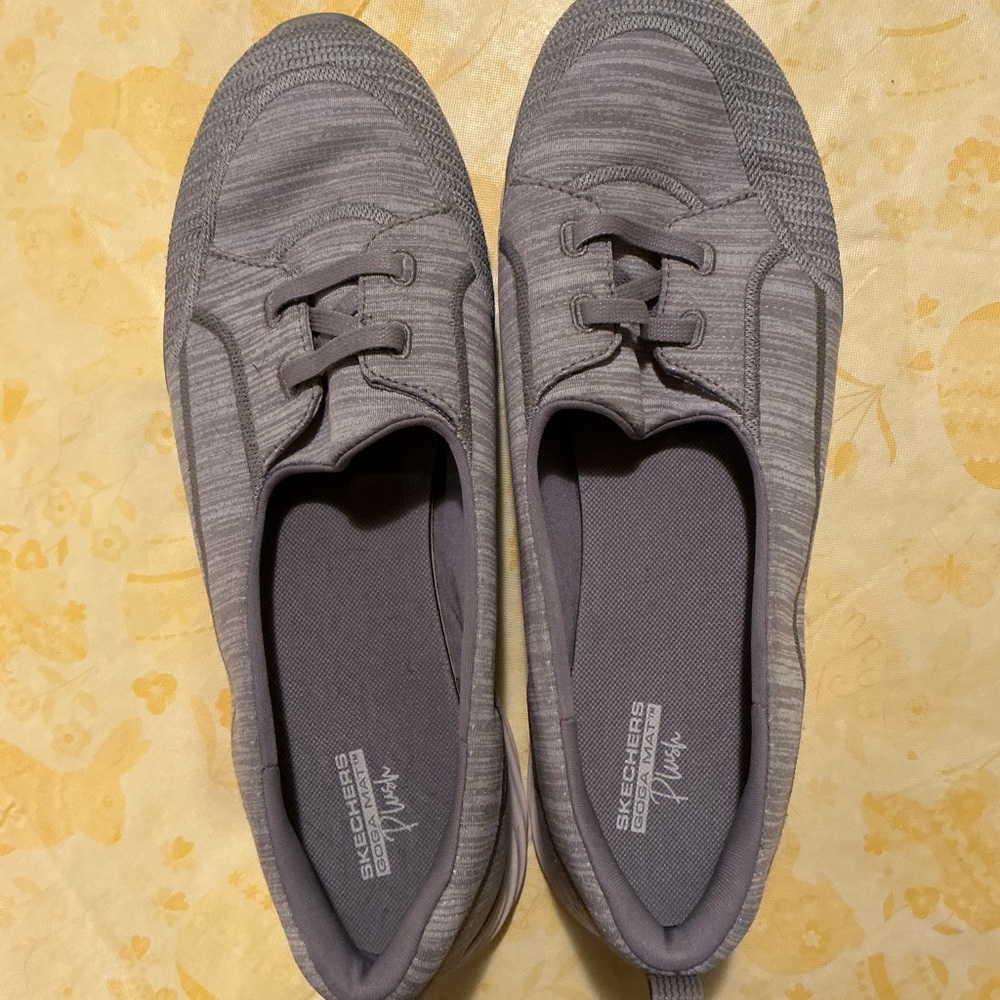 Skechers Light Gray Knit Slip-On Sneakers Women’s Size 12